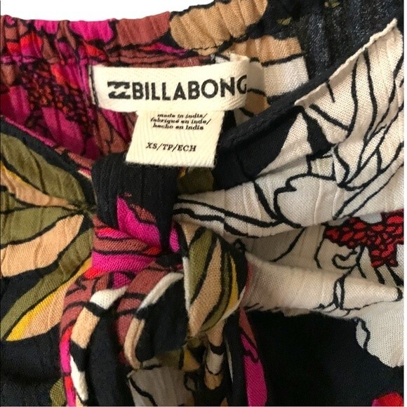 NWOT Billabong Floral dress. Size XS. - Picture 3 of 6